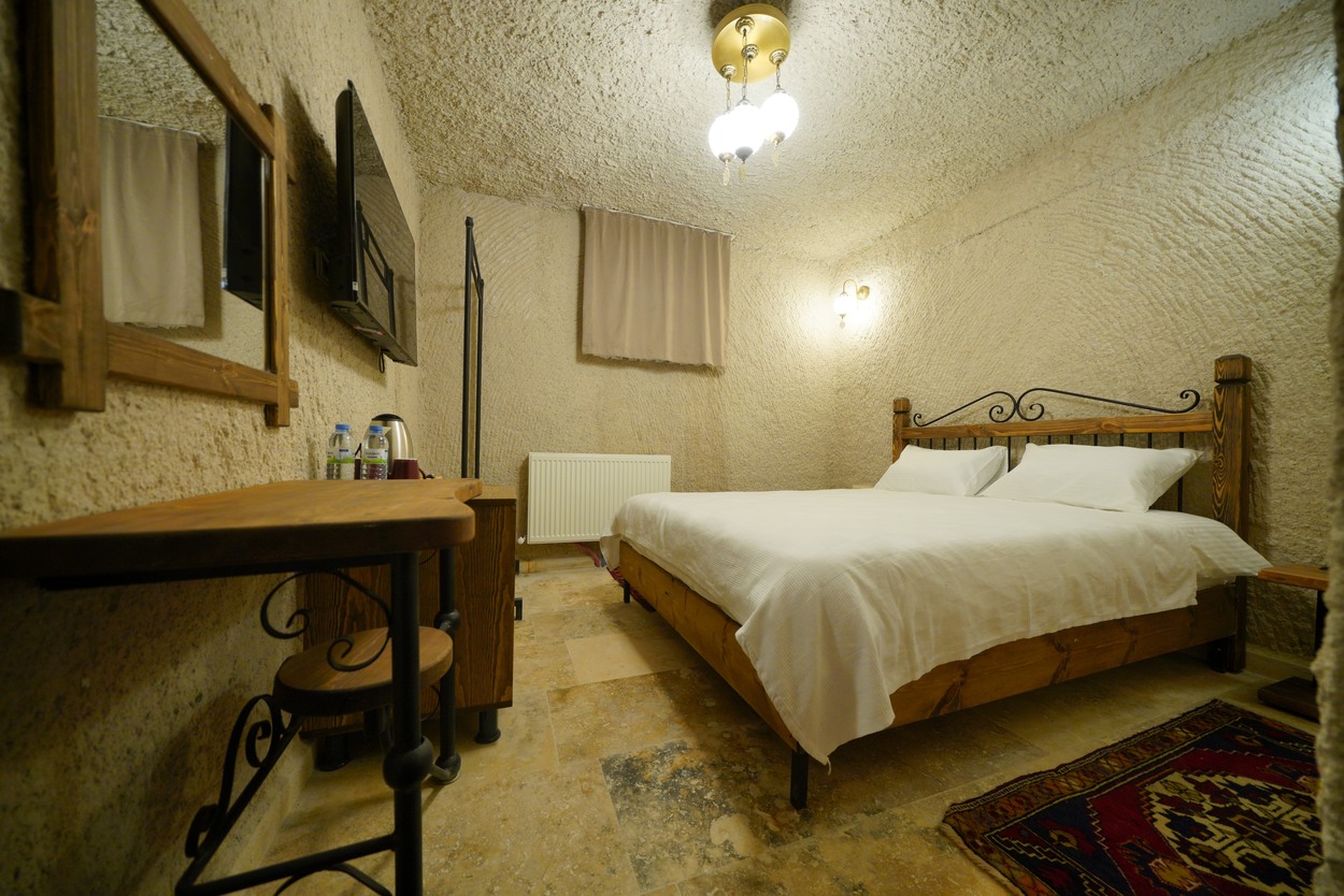 Standard Cave Room 102